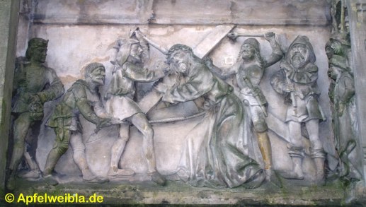 Bamberger Kreuzweg: Jesus lädt das Kreuz auf seine Schultern (Station 1; an der Elisabethenkirche)